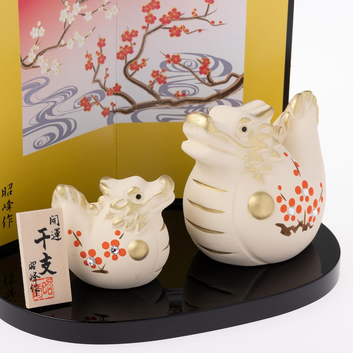 [PRE-ORDER] มังกรคู่ ลายดอกบ๊วยญี่ปุ่น ของมงคลญี่ปุ่น ฮวงจุ้ยโต๊ะทำงาน เสริมโชคลาภ ปีมังกร นำเข้าจากญี่ปุ่น ของตกแต่ง วันตรุษจีน Dragon Zodiac 2024