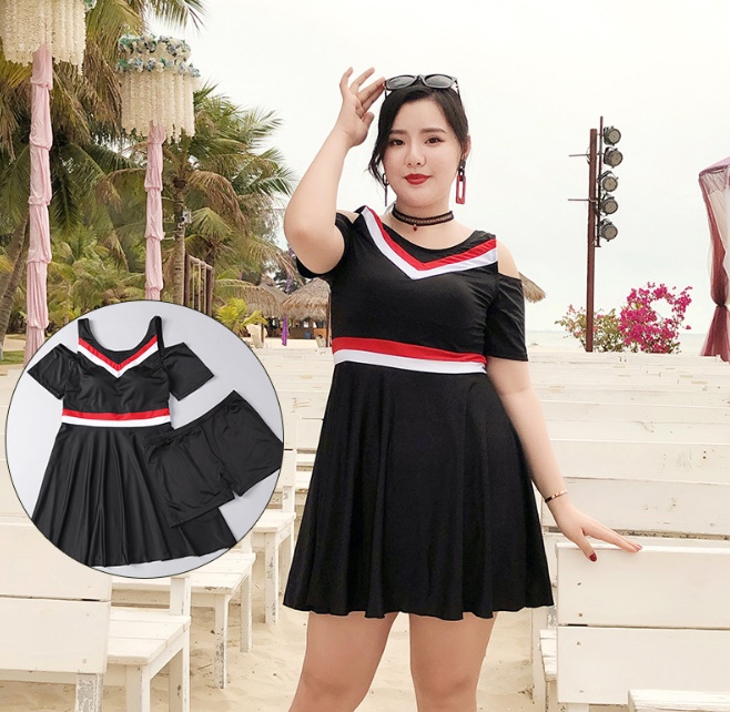 ชุดว่ายน้ำคนอ้วน 7xl พร้อมส่ง :ชุดว่ายน้ำไซส์ใหญ่สีดำเว้าไหล่แต่งลายทาง มีกางเกงขาสั้นแบบสวยมากๆจ้า:รอบอก40-50นิ้ว เอว36-48นิ้ว สะโพก42-54นิ้วจ้า