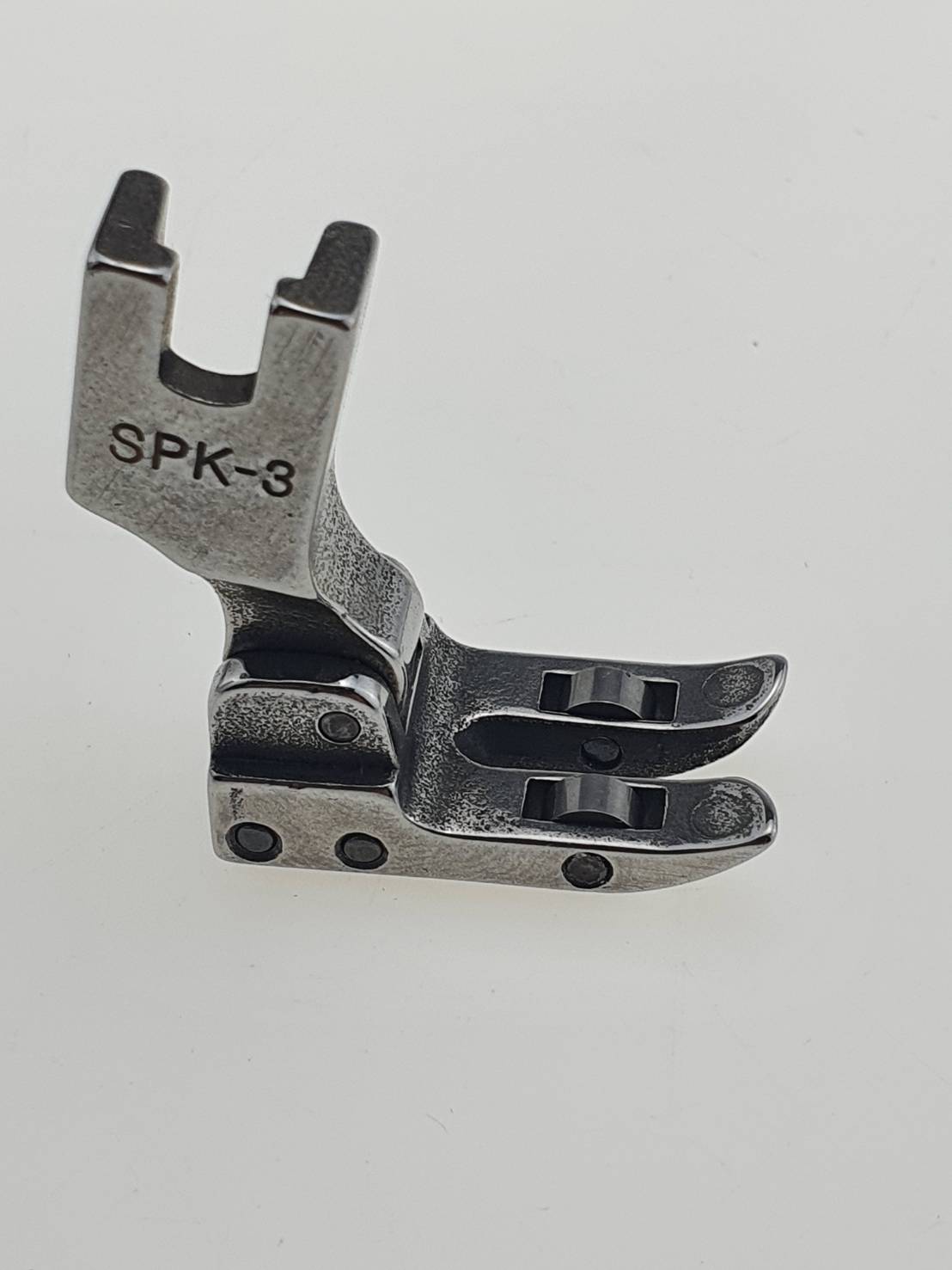 ตีนผีลูกล้อ SPK-3 สำหรับจักรอุตสาหกรรมเข็มเดี่ยว สำหรับเย็บงาน ผ้าหนา งานผ้าใบ งานผ้าม่าน งานเย็บหนังต่าง ๆ ช่วยทำให้เย็บงานลื่น
