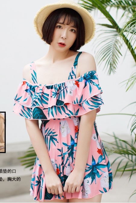 ชุดว่ายน้ำ bigsize คนอ้วนพร้อมส่ง :ชุดว่ายน้ำไซส์ใหญ่สีชมพูแต่งระบาย ลายดอกไม้สีสันสดใส กางเกงขาสั้นใส่ด้านในแบบเก๋น่ารักสุดๆจ้า:รอบอก38-46 นิ้ว เอว34-44นิ้ว สะโพก38-48นิ้วจ้า