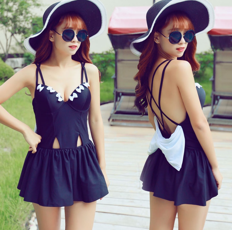 Swimsuit พร้อมส่ง:ชุดแฟชั่นว่ายน้ำสีดำแต่งสายด้านหลังและโบว์สีขาวสีสันสดใสน่ารักมากๆจ๊ะ:รอบอก34-38นิ้ว เอว28-34นิ้ว สะโพก30-38นิ้วจ้า