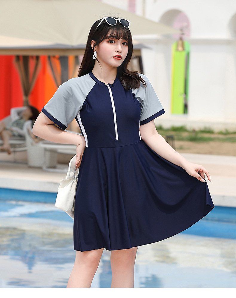 ชุดว่ายน้ำคนอ้วน 7xl พร้อมส่ง :ชุดว่ายน้ำไซส์ใหญ่สีน้ำเงิน แต่งแขนสีเทาแถบสีขาวซิปหน้า มีกางเกงขาสั้นด้านใน แบบสวย น่ารักมากๆจ้า : - รอบอก 42 - 54 นิ้ว- เอว 38 - 52 นิ้ว- สะโพก 42 - 56 นิ้ว