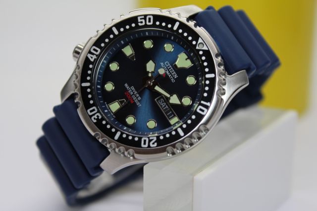 Citizen NY0040-17LEM นาฬิกาผู้ชาย Promaster Automatic Blue ISO Cert. Divers Men's Watch Set. Extra Strap