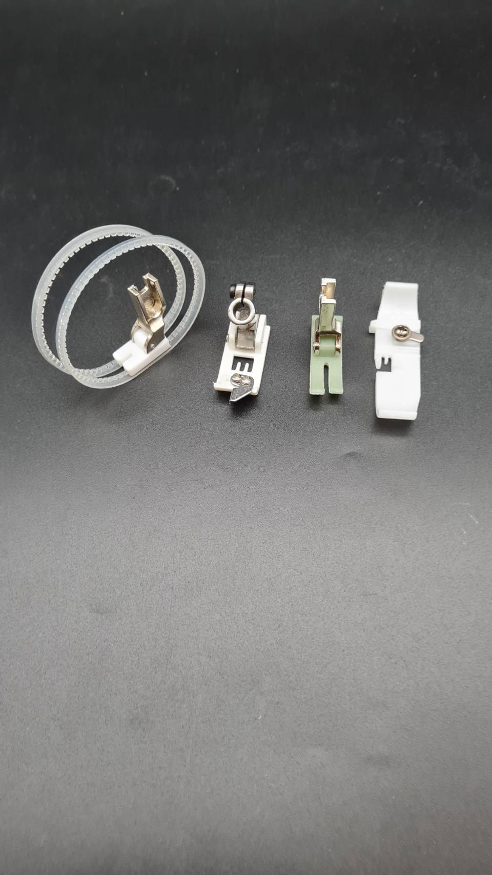 ตีนผีพราสติกสำหรับจักรเย็บอุตสาหกรรม ใช้กับงานเย็บผ้ายืดผ้าบางและตีนผีสำหรับผ้ากีฬา