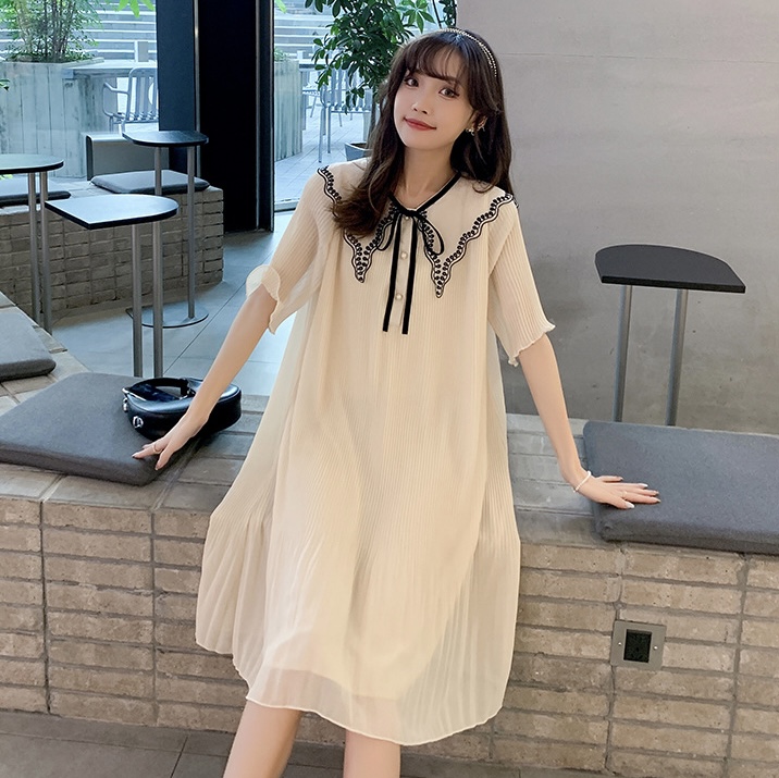 เดรสคลุมท้องแฟชั่น สุดน่ารัก ผ้าชีฟองอัดพรีททั้งชุด ปกคอแต่งด้วยลูกไม้ มีเชือกผูกเพิ่มความเก๋ มีซับใน M L XL XXL