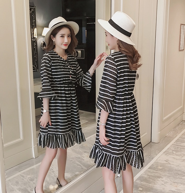 ชุดคลุมท้อง ชุดลุกไม้ฉลุรู แขนระบาย กระดุมเปิดให้นมได้ อกสม๊อค มีเชือกผูก มีซับใน M,L,XL,XXL