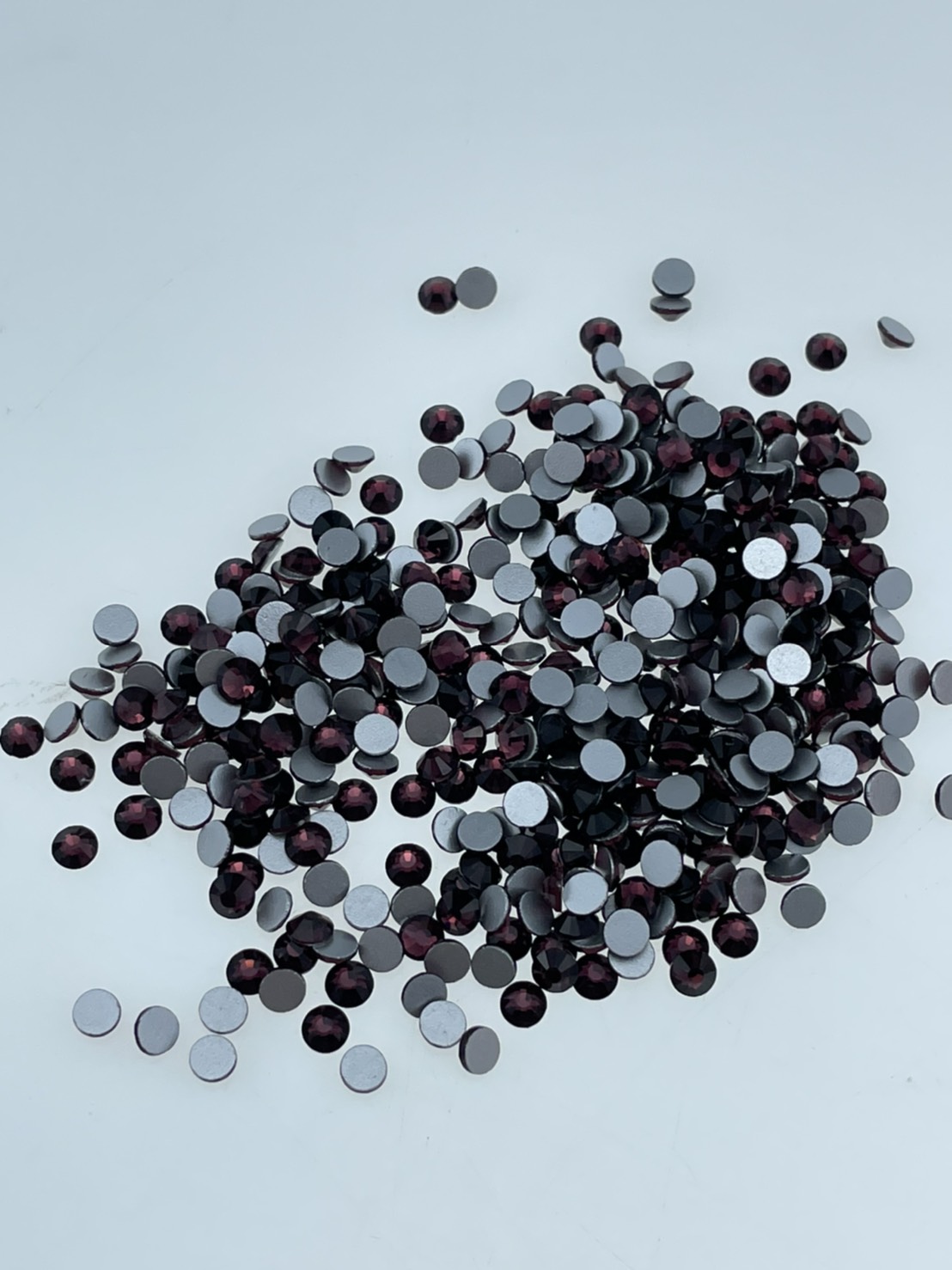 เพชรคริสตัลก้นตัด ขนาด SS12 (3.2มิลลิเมตร ) จำนวน 1440 เม็ดใช้งานง่ายเหมาะกับงาน DIYเสื้อผ้าต่างๆ