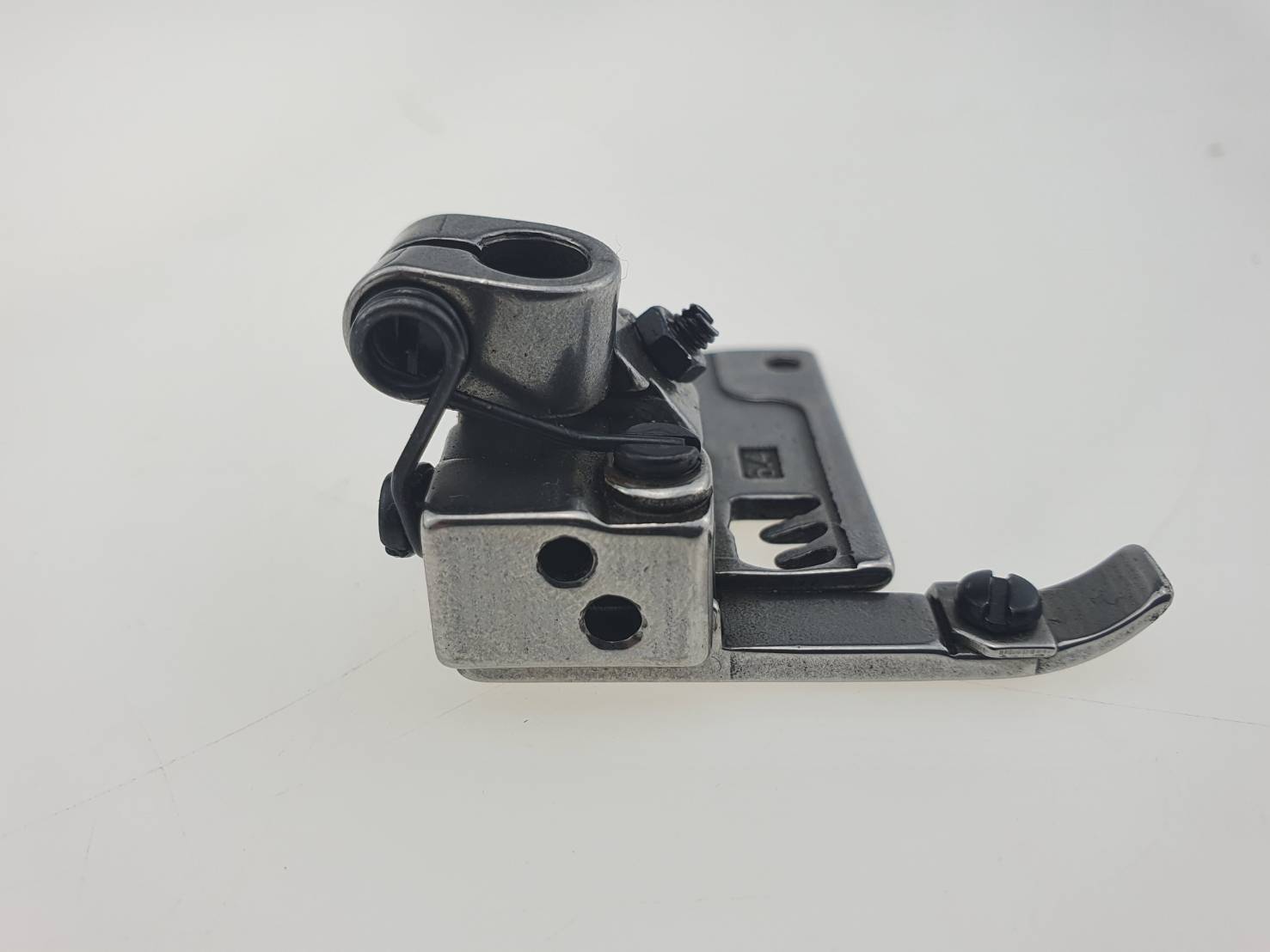 ชุดตีนผีจักรลา แป้นฟัน สำหรับจักรลาอุตสาหกรรม ระยะเข็ม 6.4 มิลลิเมตร