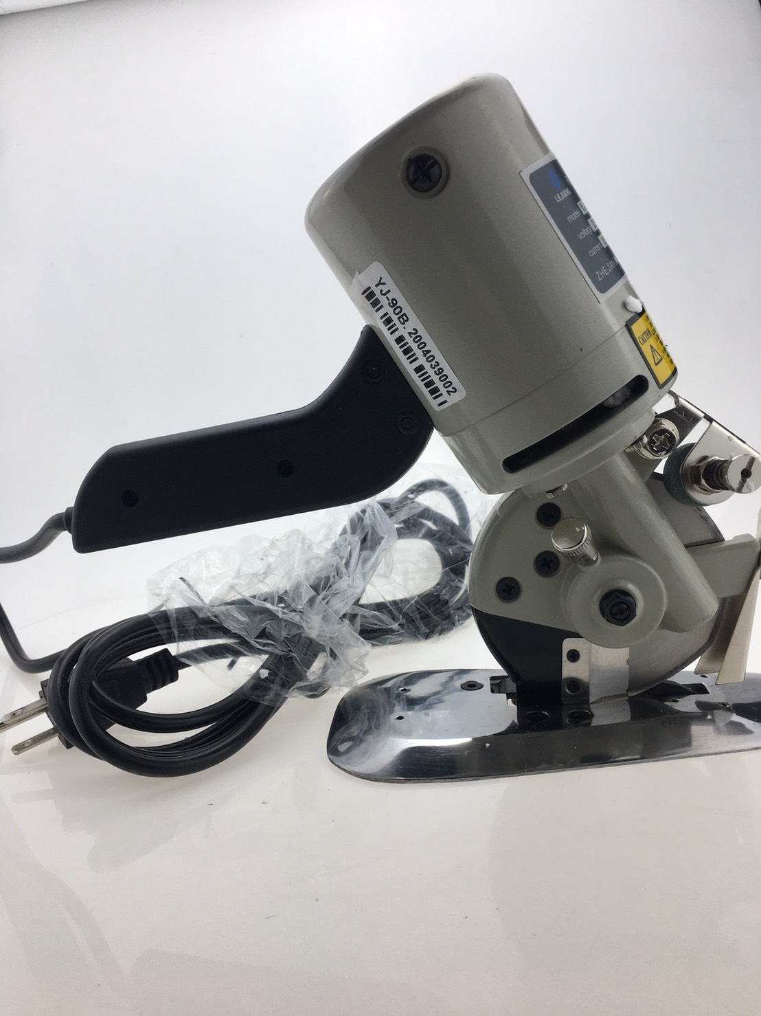 เครื่องตัดผ้าใบมีดกลมขนาด 3.5 นิ้ว รุ่น RSD-90 (แถมฟรี!ใบมีดสำรอง+จารบี+หินลับใบมีด+กระดาษทราย+ขวดหยอดน้ำมัน)