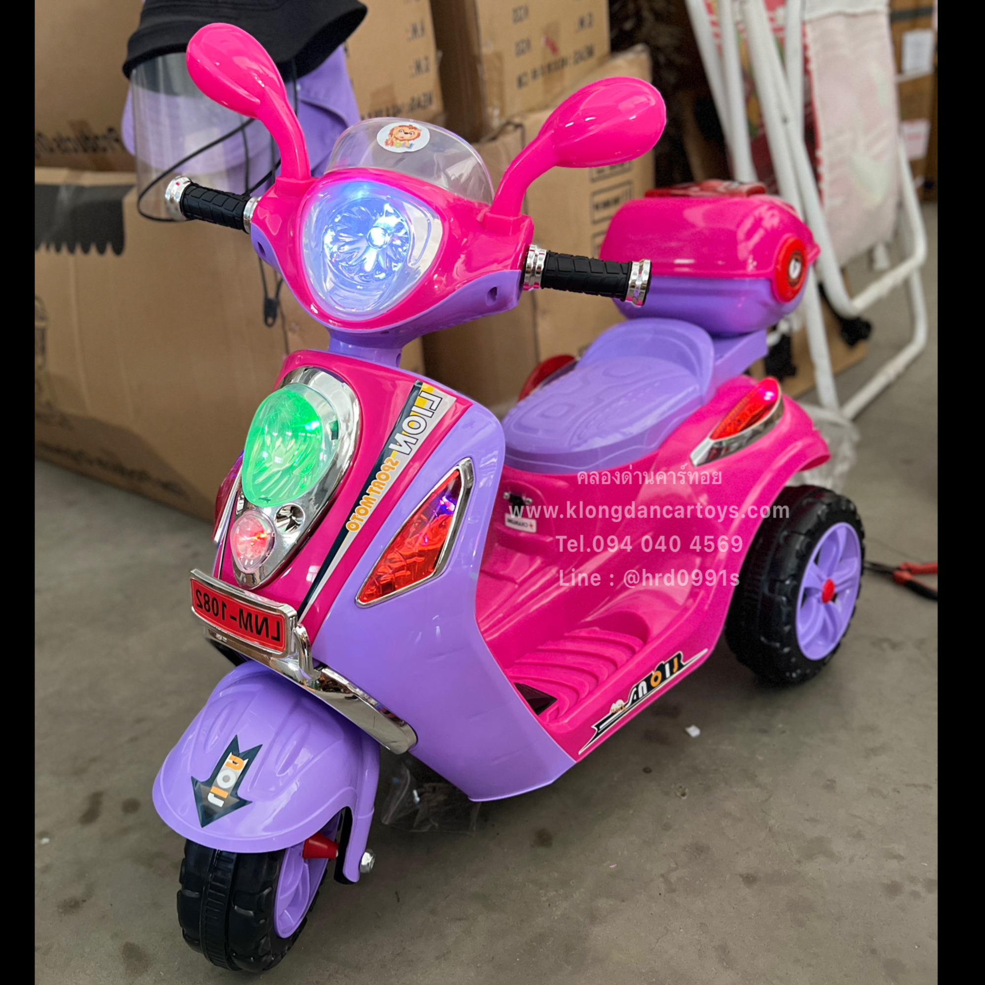 รถฟีโน่เด็กแบตเตอรี่*มีรีโมท* (เล่นusb auxได้, ท้ายมีที่ใส่ของ)