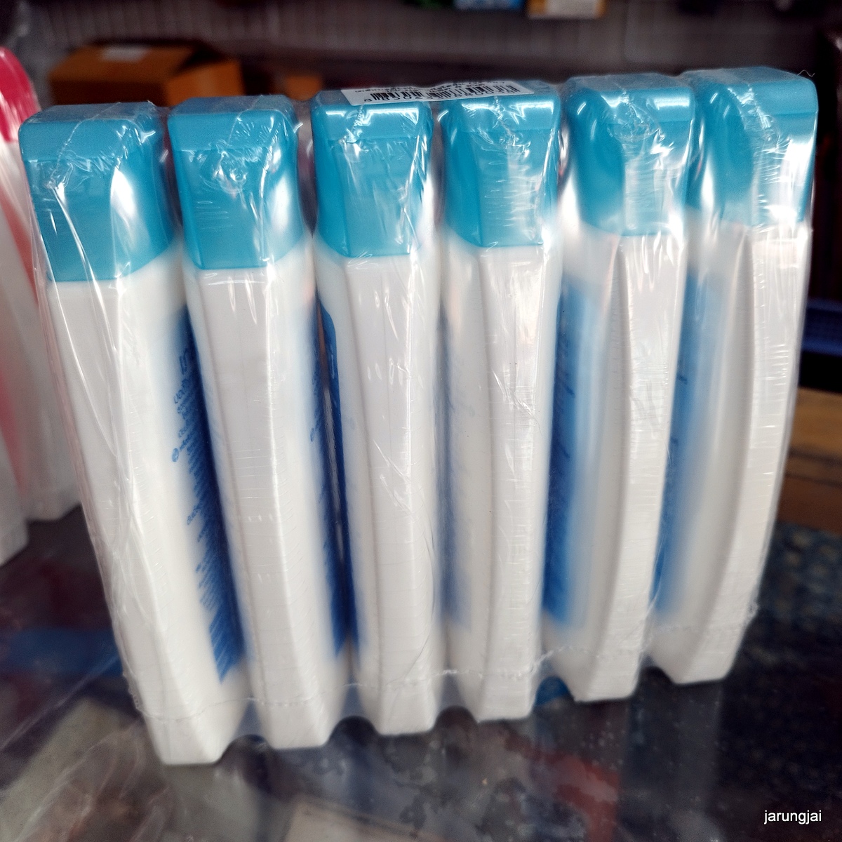 ครีมทาผิว เภสัช สีฟ้า สูตร 24 ชั่วโมง 150 มล. 6 ขวด