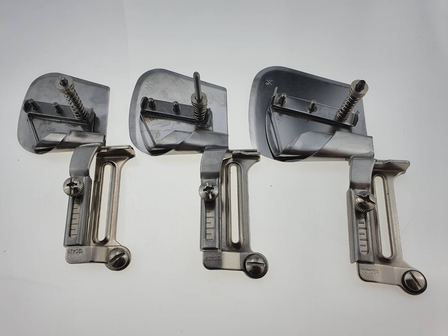 ซองห่อยางสำหรับจักรอุตสาหกรรมเข็มเดี่ยว ซองกุ๊นยาง ใช้สำหรับเย็บขอบยางเพื่อลดขั้นตอนการทำงาน