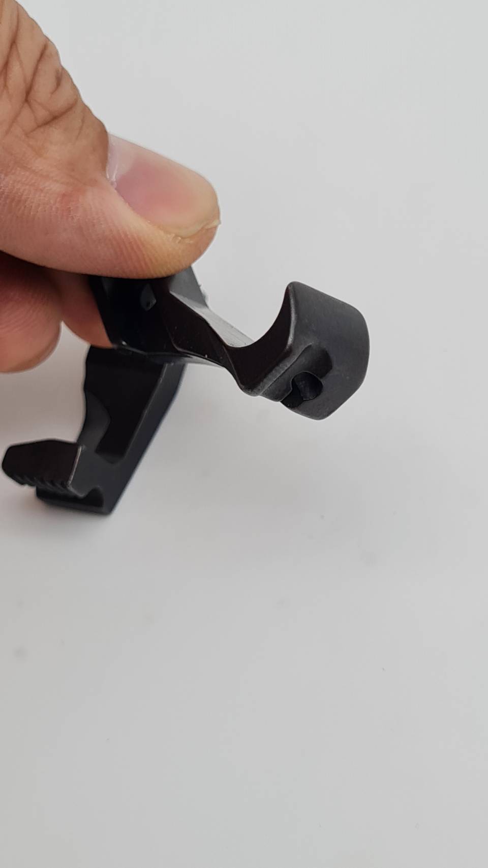 ตีนผีสำหรับจักรเย็บผ้าตีนตะกุย จักรเย็บแบบ แบบร่องเชือก ร่องขนาด 3/16 U31 3/16B ใช้งานเย็บเหยียบบนเส้นเชือกหรือตะเข็บผ้า