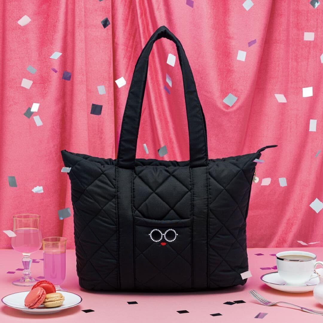 [PRE-ORDER] กระเป๋า a-jolie Light & Large Quilted Bag Book 10th Anniversary กระเป๋าผ้าควิลท์ สีดำ แว่นดำ ตาโต กรอบมุก นำเข้าจากญี่ปุ่น ajolieアジョリー バッグ