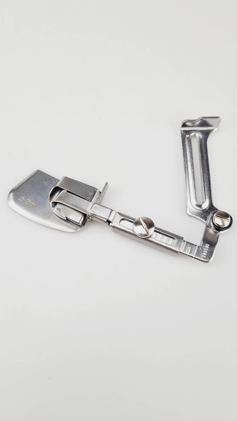 ซองพับชายแบบปรับได้สามารถปรับขนาด 15-25 มิลลิเมตร ในตัวเดียวใช้งานกับ จักรอุตสาหกรรมเข็มเดี่ยว ติดตั้งงง่ายไม่ต้องเปลี่ยนฟันจักร