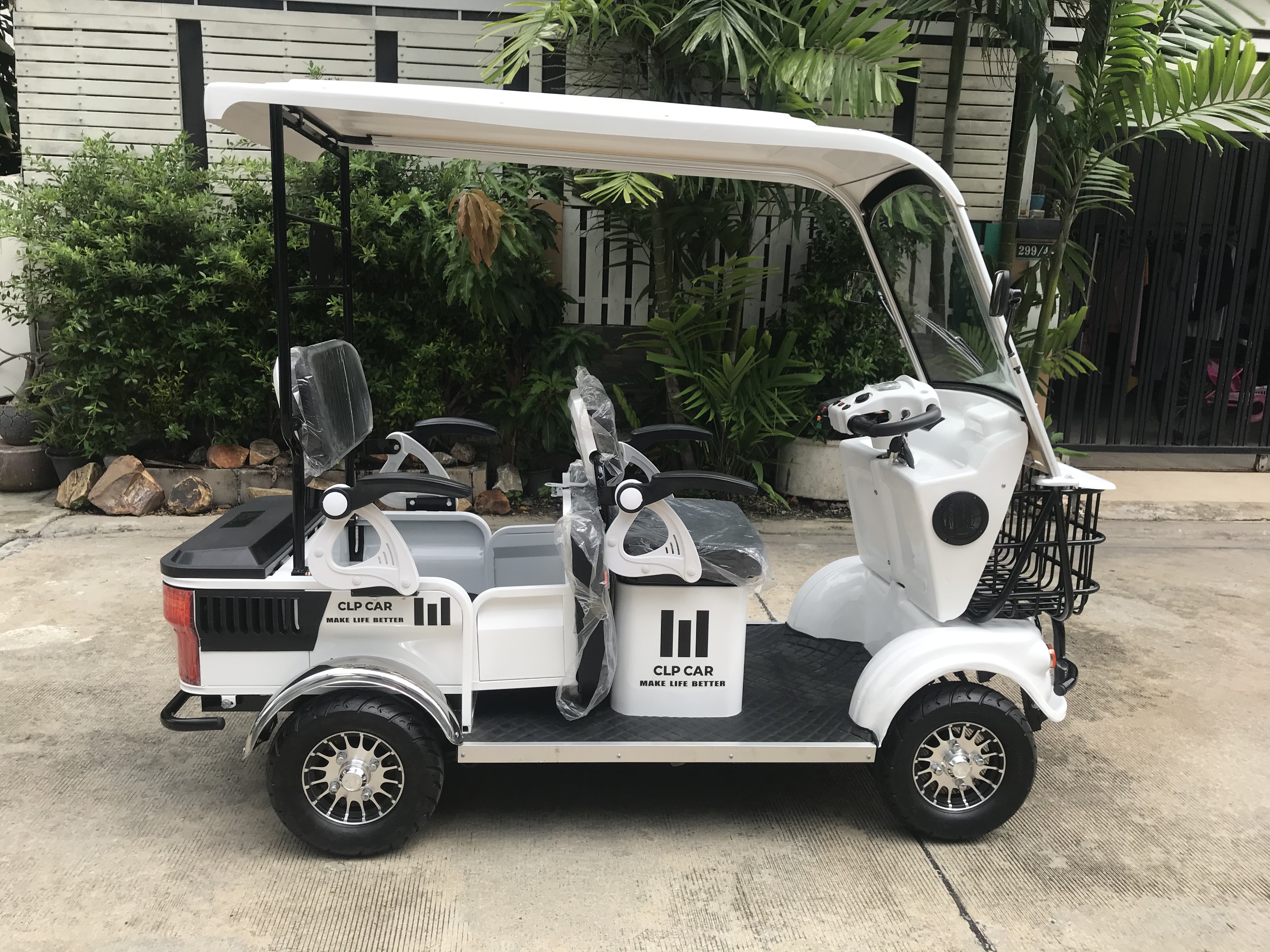 รถไฟฟ้า 4 ล้อ 3 ที่นั่ง รุ่น M-01 ยี่ห้อ CLP CAR สีขาว ขับแฮนด์บิด