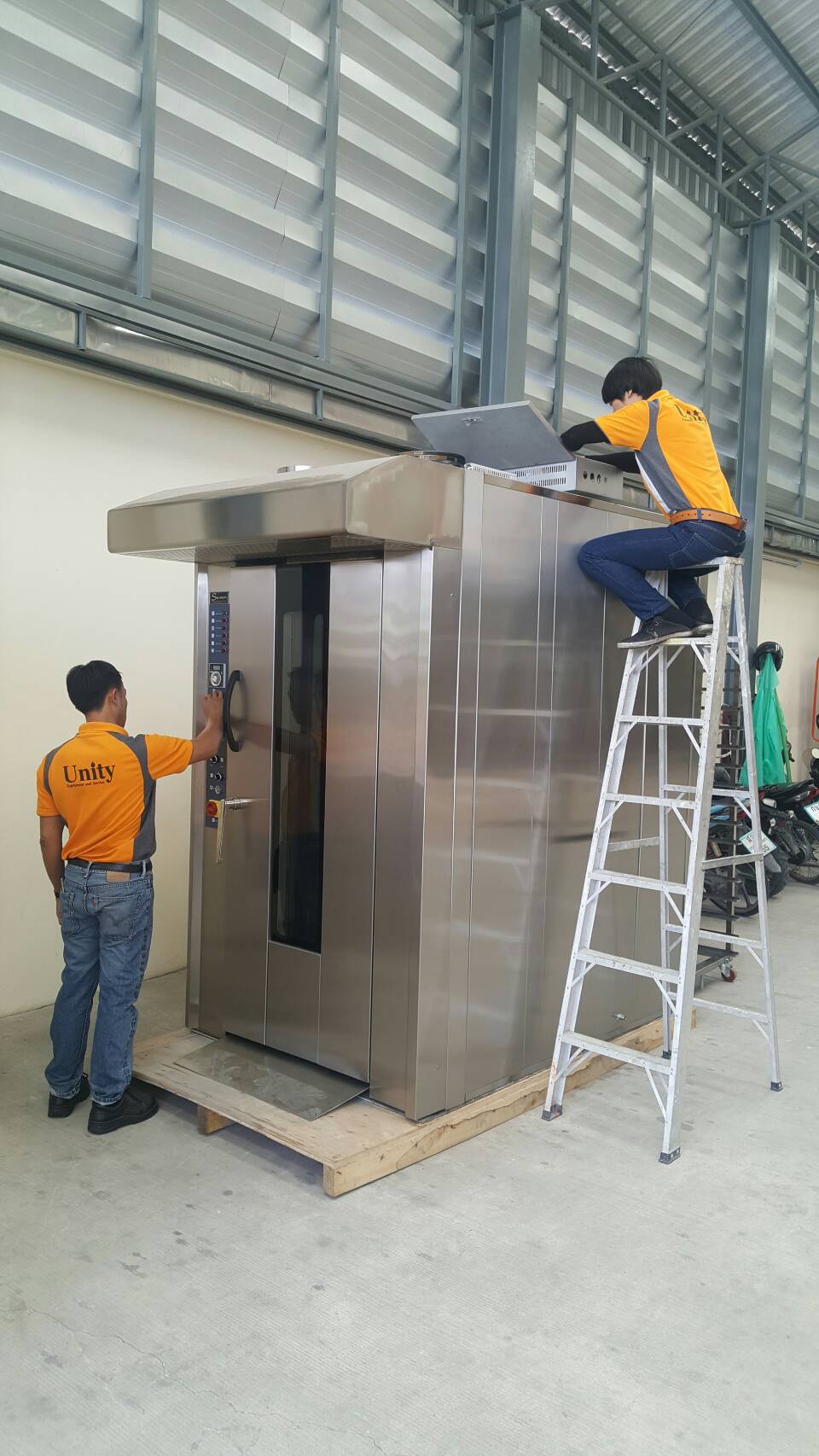 เตาอบแร็คหมุนระบบไฟฟ้า (rack oven) 16 ถาด