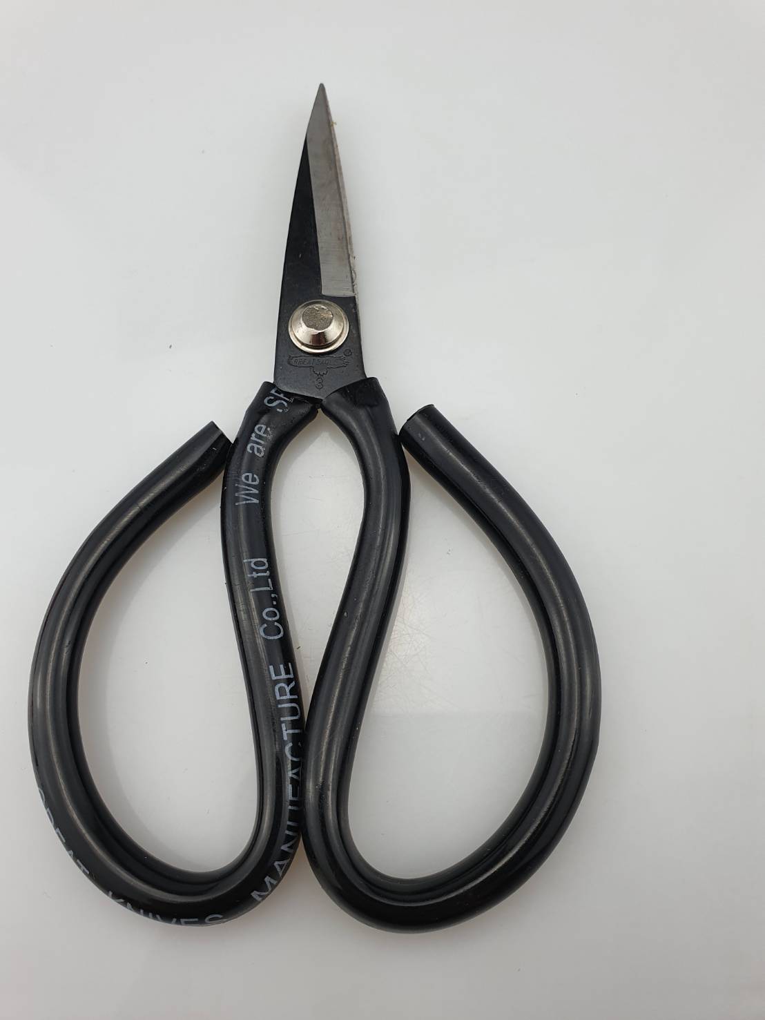 กรรไกรเจาะกระเป๋า ขนาด 7 นิ้ว กรรไกรปลายแหลมอย่างดี น้ำหนักเบาเพียง 125 กรัมเท่านั้น