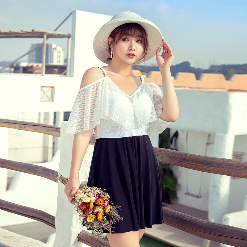 ชุดว่ายน้ำวันพีชคนอ้วน 6xl พร้อมส่ง:ชุดว่ายน้ำไซส์ใหญ่สีดำขาว แต่งระบาย มีกางเกงขาสั้นใส่ด้านใน แบบเก๋น่ารักมากๆจ้า :ขนาด - รอบอก 46 - 56 นิ้ว - เอว 36 - 46 นิ้ว - สะโพก 40 - 54 นิ้ว