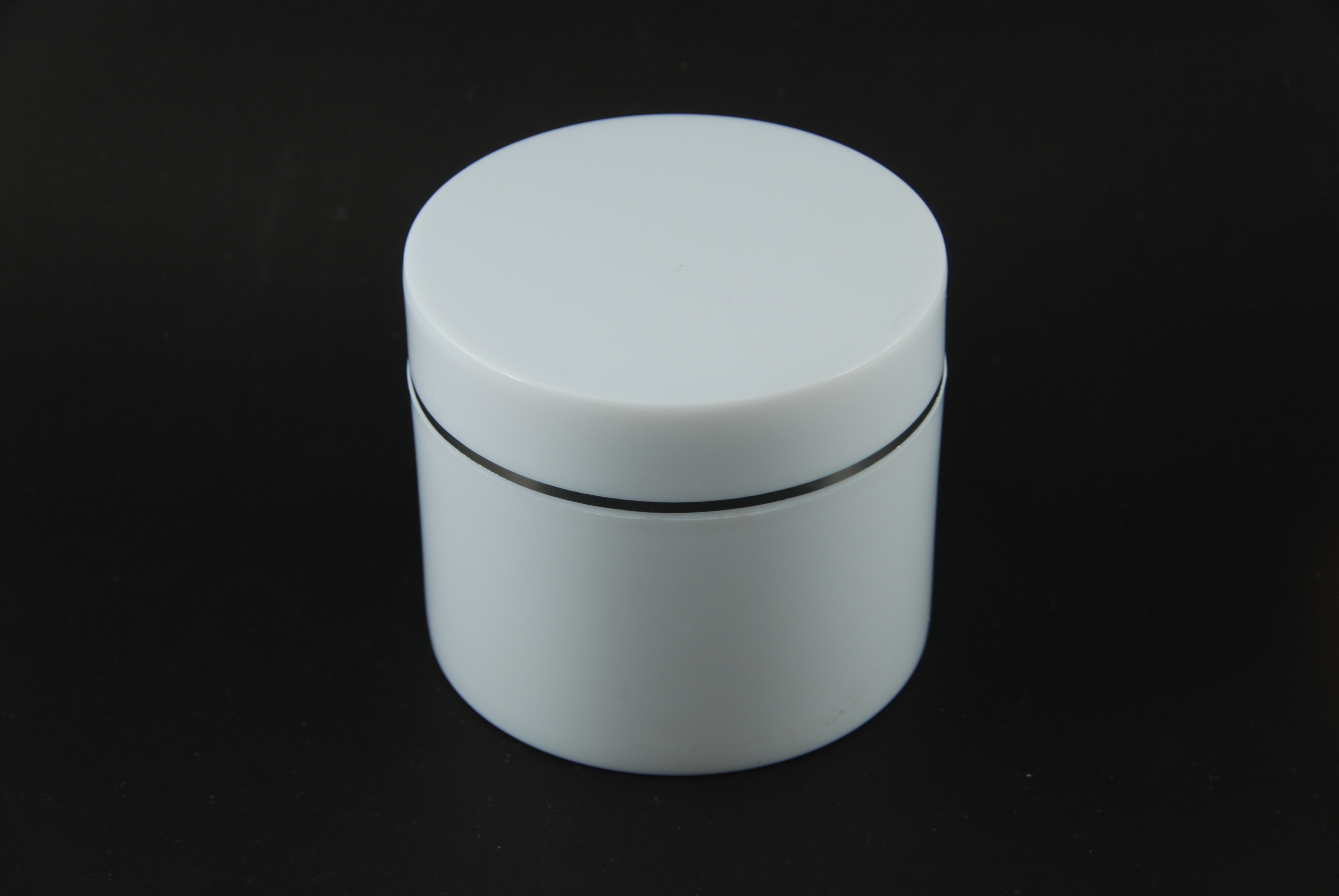 กระปุก TW ขนาด 100 กรัม สีขาว แพคละ 10 ใบ