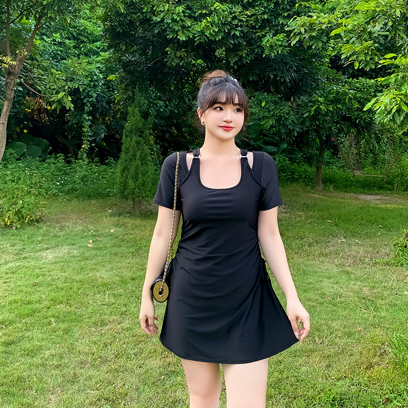 ชุดว่ายน้ำไซส์ใหญ่ 5xl พร้อมส่ง :ชุดว่ายน้ำคนอ้วน ชุดเที่ยวทะเลสีดำแต่งสายที่บ่า มีสายรูดข้างชุด มาพร้อมกางเกงขาสั้นแบบสวย น่ารักมากๆจ้า:รอบอก40-48นิ้ว เอว36-46นิ้ว สะโพก36-48นิ้ว