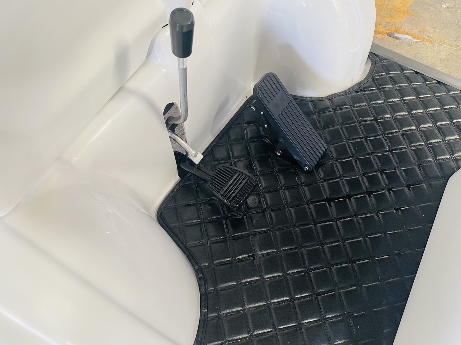 รถกอล์ฟไฟฟ้า 4 ล้อ 4 ที่นั่ง รุ่น M-04 ขับแบบพวงมาลัย