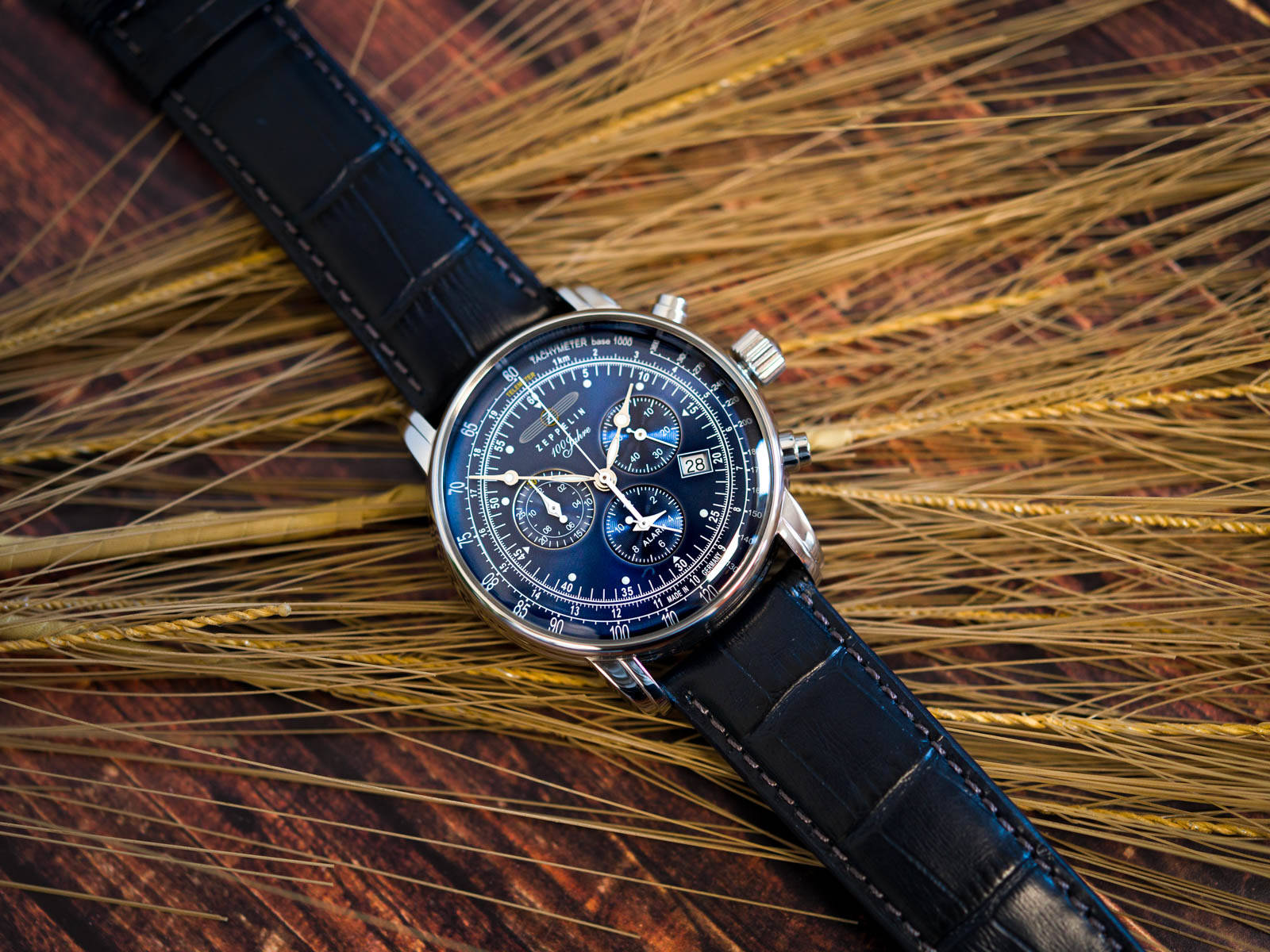 Zeppelin 7680-3 นาฬิกาผู้ชาย Series 100 Years Chronograph Quartz Men's Watch