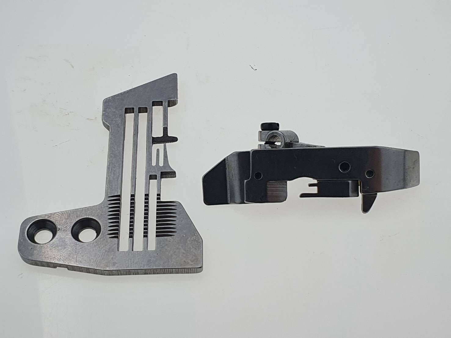 ชุดฟันและแป้นจักรโอรีน จักรโพ้งจักรโพ้งสี่เส้นใช้เย็บขอบผ้าแบบตะเข็บถี่ๆใช้ทำขอบผ้าเช็ดหน้า