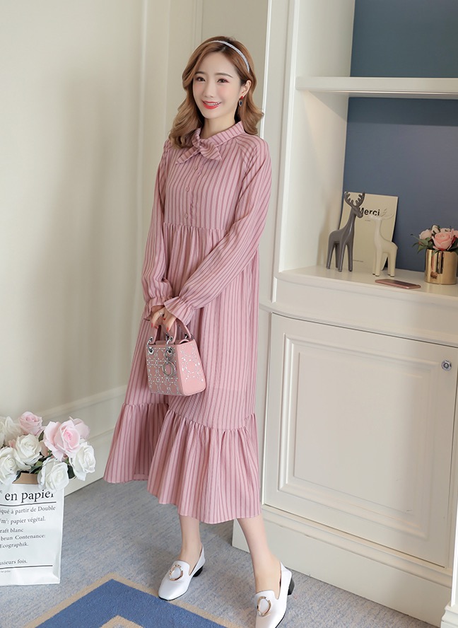 ชุดคลุมท้องแฟชั่นเกาหลีแขนยาว ผ้าลายเนื้อดี มีเชือกปรับขนาดครรภ์ แต่งระบายที่แขนละชายกระโปรง M L XL XXL