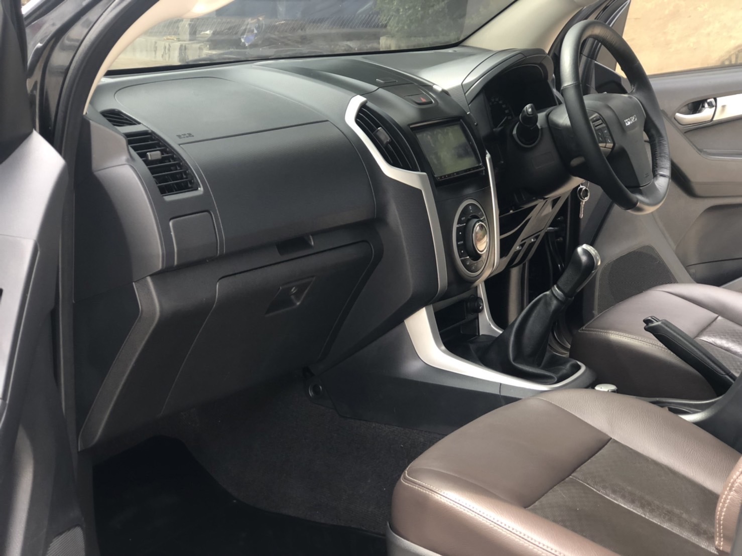 Isuzu Dmax Vcross 3.0Z Pretige Vgs Turbo Cab4 MT 2012