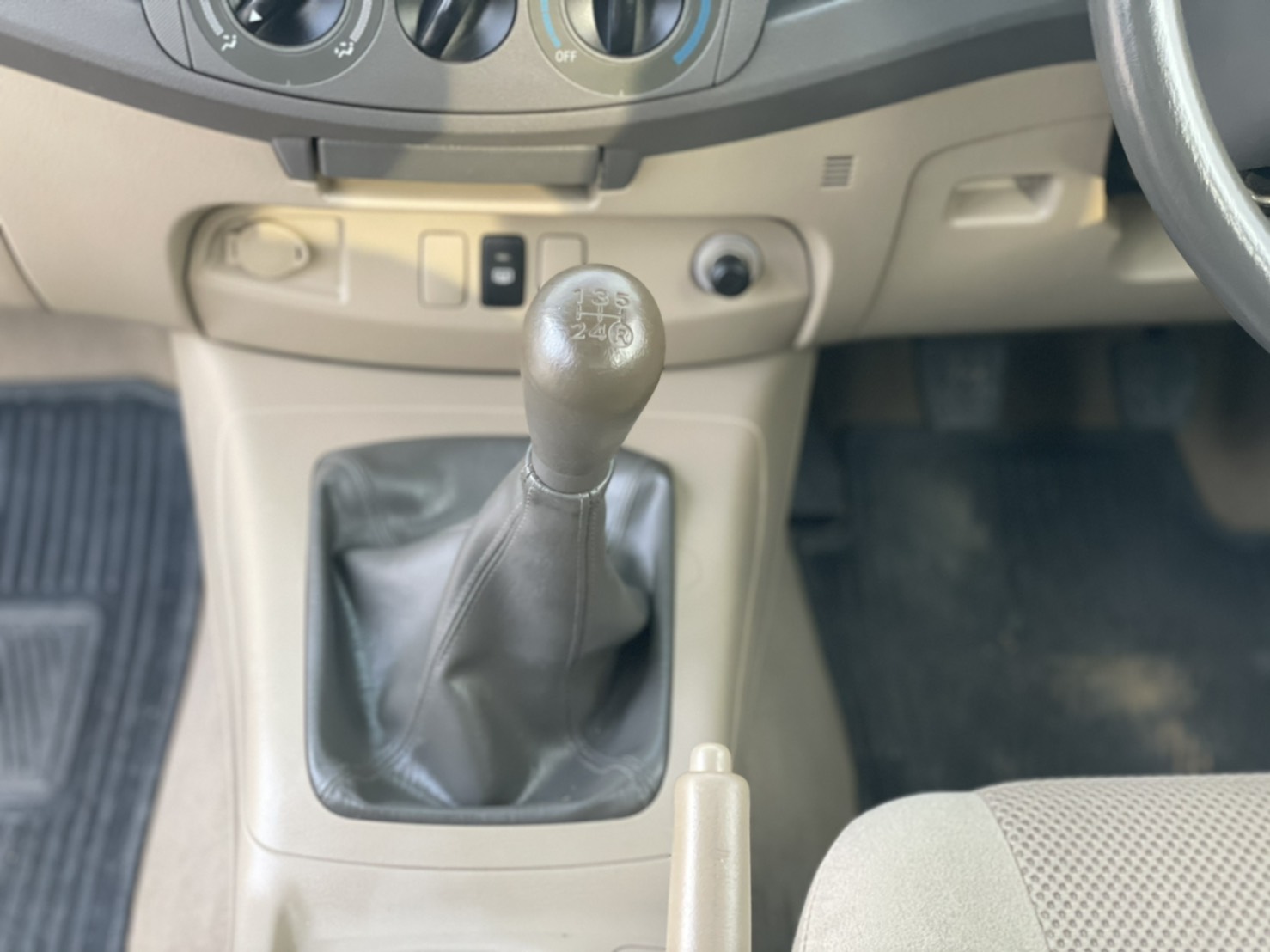 Totota Vigo 2.5E Prerunner Double Cab VN Turbo MT 2009