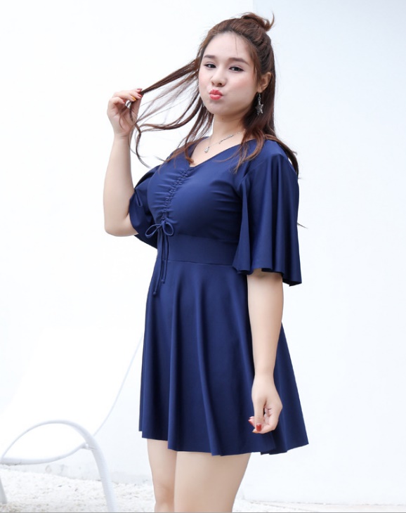 ชุดว่ายน้ำคนอ้วน 6xl พร้อมส่ง: ชุดว่ายน้ำไซส์ใหญ่สีน้ำเงินผูกโบว์ด้านหลังแต่งระบายแขนมีกางเกงขาสั้นใส่ด้านในแบบสวยน่ารักมากๆจ้า:รอบอก42-54นิ้ว เอว38-48นิ้ว สะโพก42-56นิ้ว