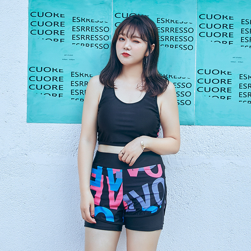 ชุดว่ายน้ำคนอ้วน 5xl พร้อมส่ง:ชุดว่ายน้ำไซส์ใหญ่สีน้ำเงินแต่วลายอักษร set 3 ชิ้นมีบรา กางเกงและเสื้อคลุมแบบเก๋น่ารักมากๆจ้า : ขนาด - รอบอก 40 - 50 นิ้ว - เอว 36 - 44 นิ้ว- สะโพก 42 - 52 นิ้ว - เสื้อคลุมกว้าง 54 นิ้ว