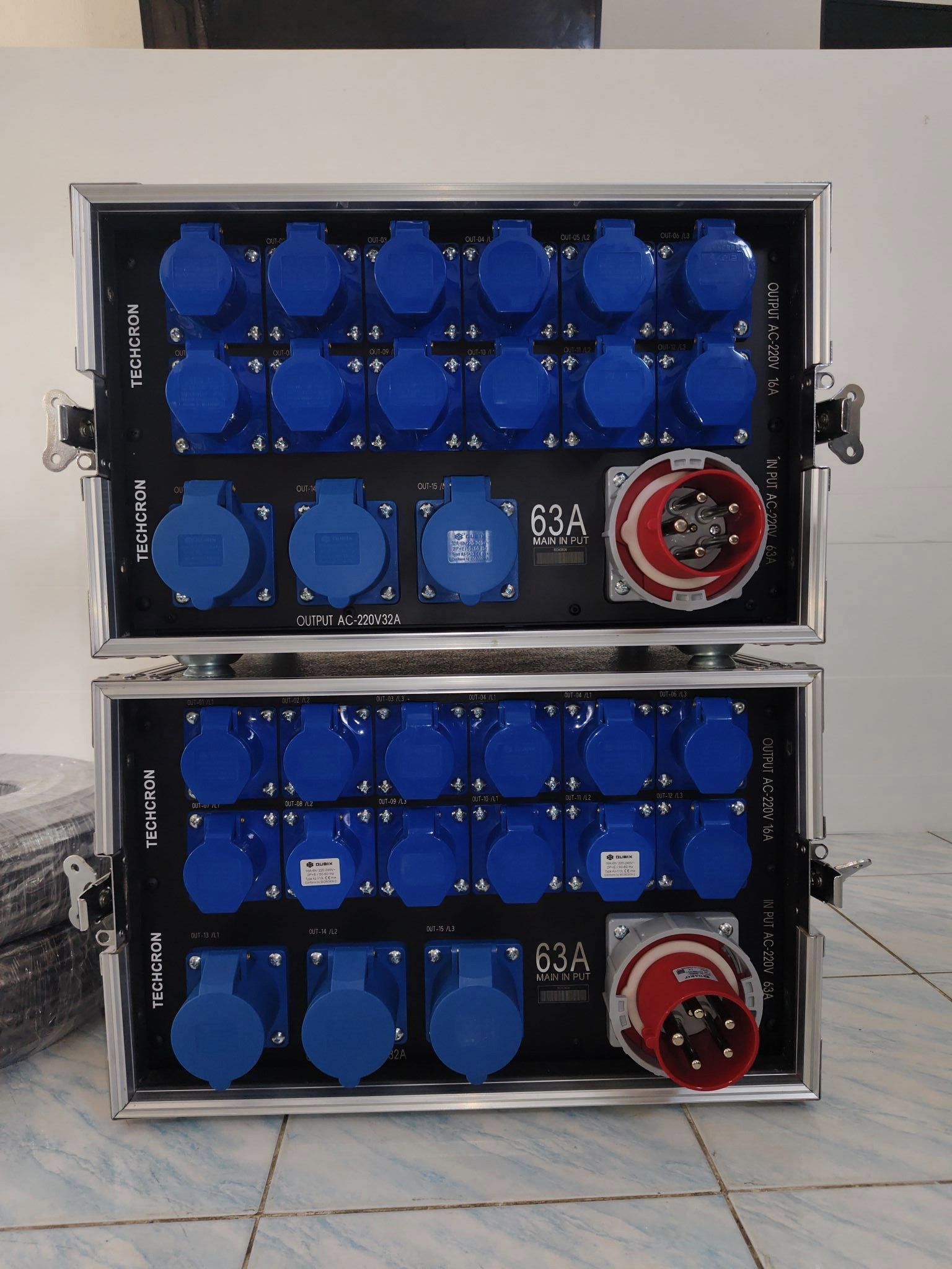 ตู้ปลั๊กไฟ จอ LED 63A