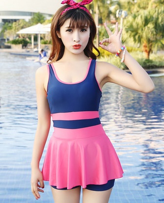 ชุดว่ายน้ำแฟชั่นพร้อมส่ง :ชุดว่ายน้ำแฟชั่นสีน้ำเงินชมพูแต่งลายผ้าสีสันสดใส กางเกงขาสั้นใส่ด้านในน่ารักมากๆจ้า:รอบอก32-38นิ้ว เอว28-36นิ้ว สะโพก34-38นิ้วจ้า