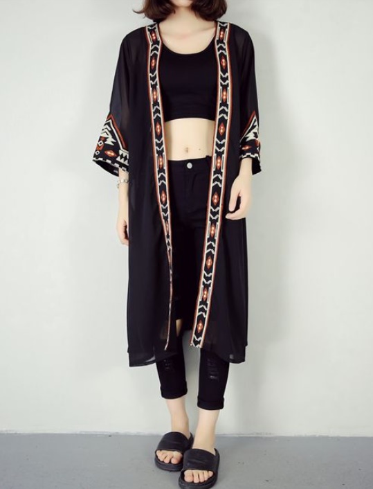 เสื้อคลุมแฟชั่น พร้อมส่ง : เสื้อคลุมสีดำแต่งขอบลายโบฮีเมียน แบบเก๋มากจ้า