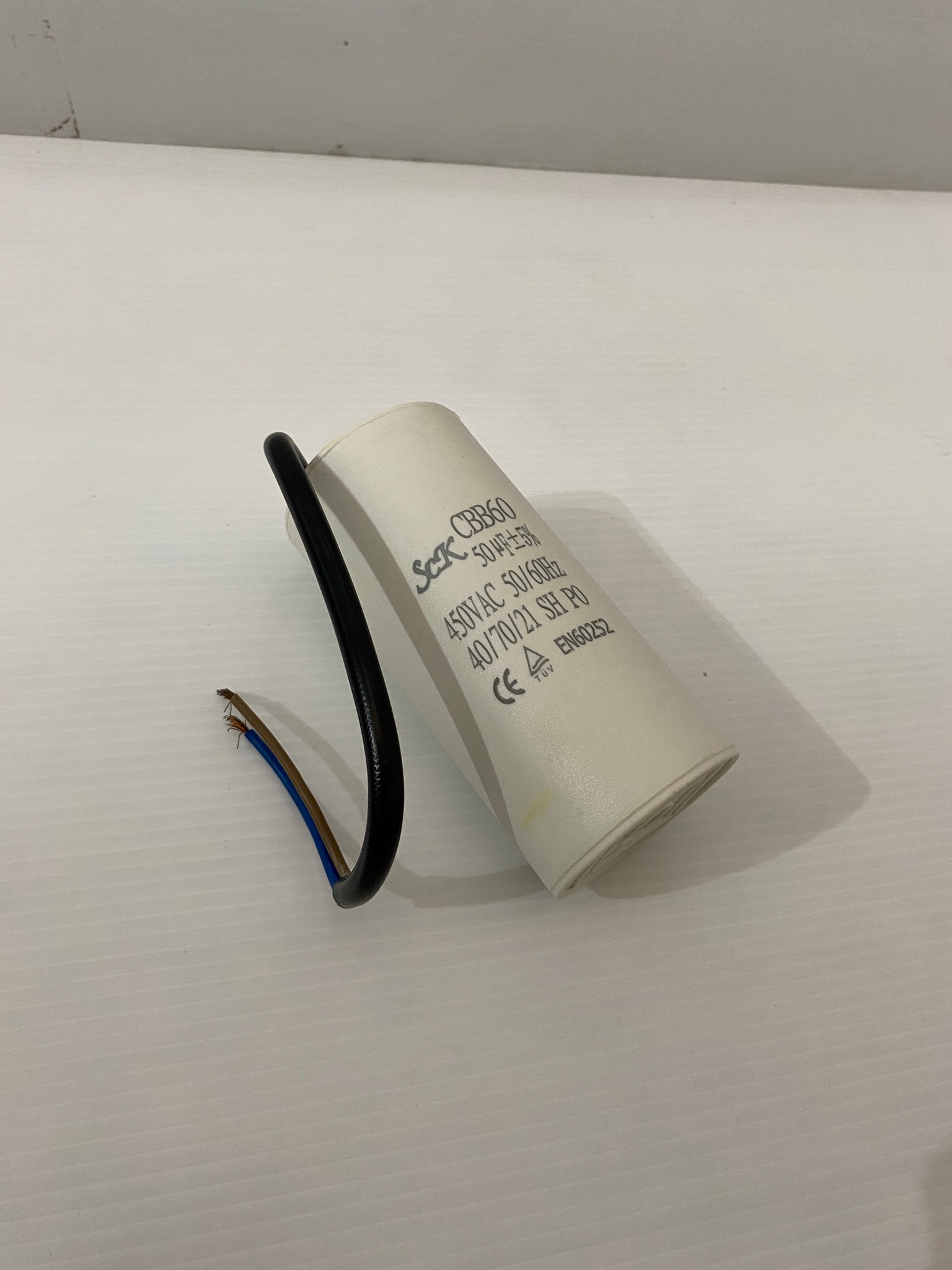 คาปาซิเตอร์ 20uf 25uf 30uf 35uf 40uf 45uf 50uf 450V. มีสาย (คอนเดนเซอร์) Santoshi Capacitor