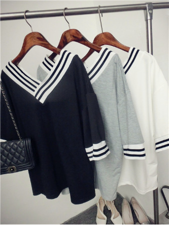 เสื้อผ้าแฟชั่นผู้หญิงพร้อมส่ง : เสื้อแฟชั่นสีเทา,ดำ,ขาว แต่งลายทางขาวดำ เก๋ๆดีจ้า