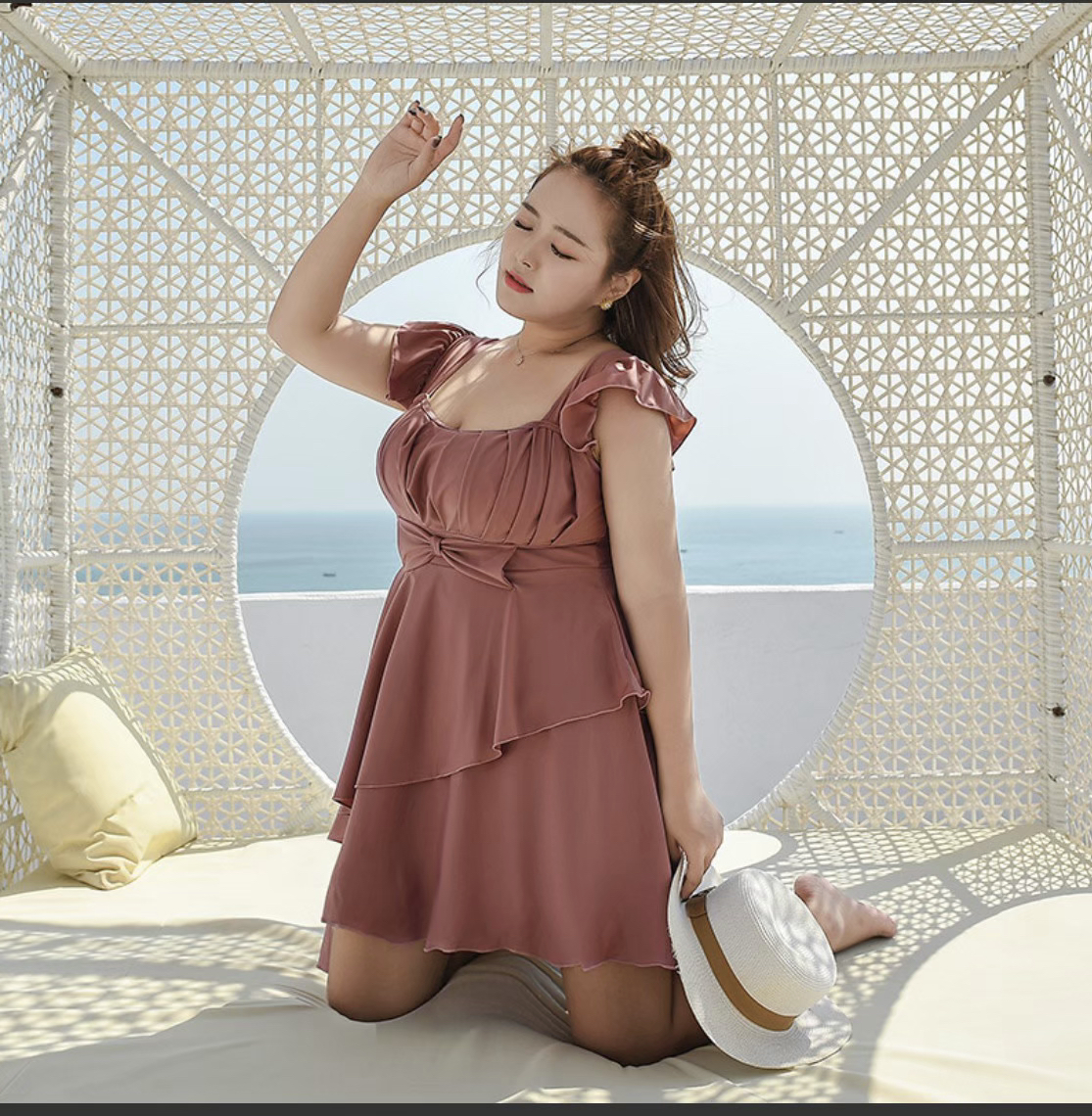 ชุดว่ายน้ำคนอ้วน 9xlพร้อมส่ง :ชุดว่ายน้ำ ชุดเที่ยวทะเลไซส์ใหญ่สีชมพูแต่งระบาย มีกางเกงขาสั้นด้านใน แบบสวยน่ารักมากๆจ้า :- รอบอก 44 - 54 นิ้ว - เอว 42 - 54 นิ้ว - สะโพก 46 - 60 นิ้ว