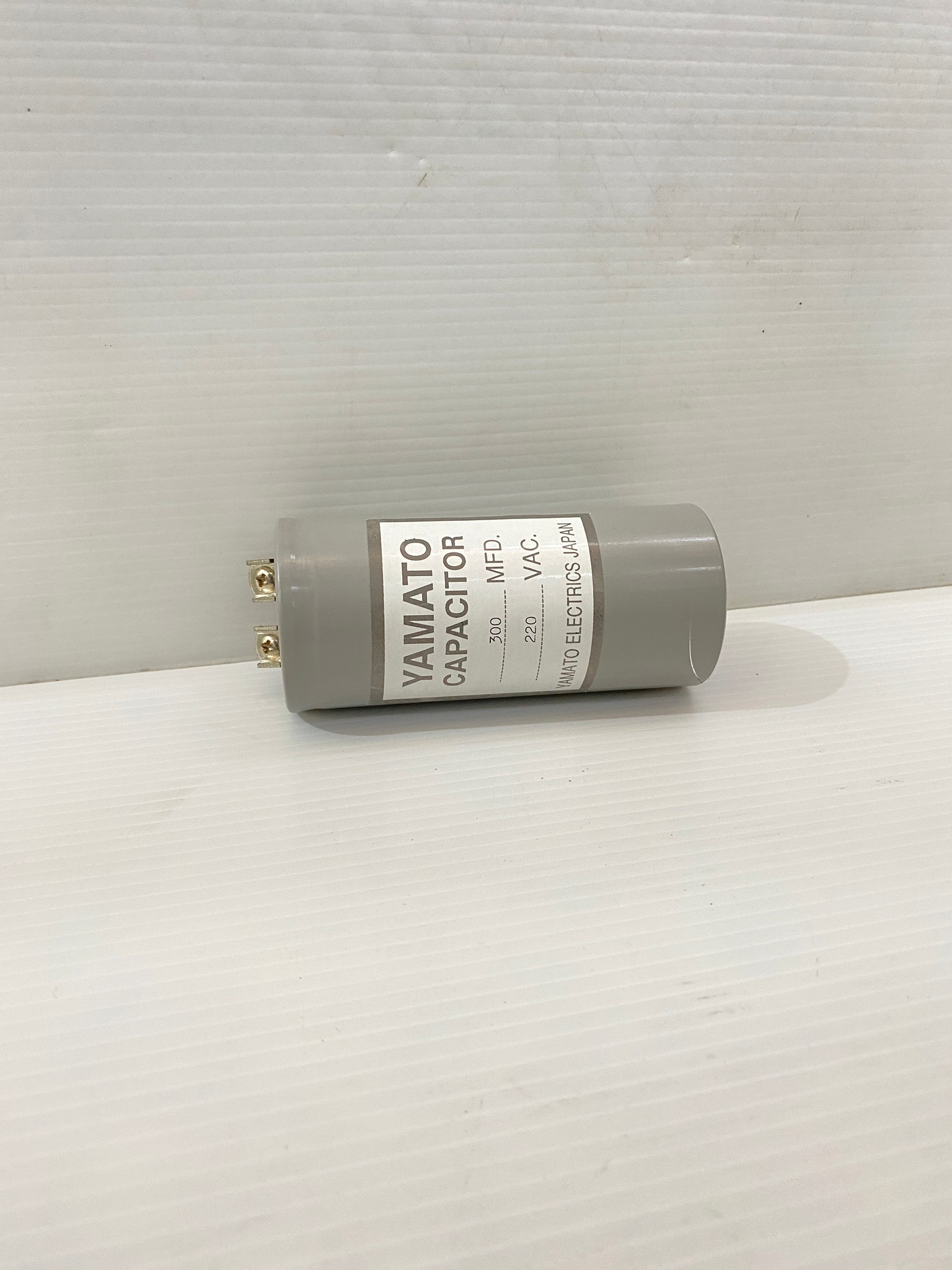 คาปาซิเตอร์ 300uF 220v. (คอนเดนเซอร์) YAMATO