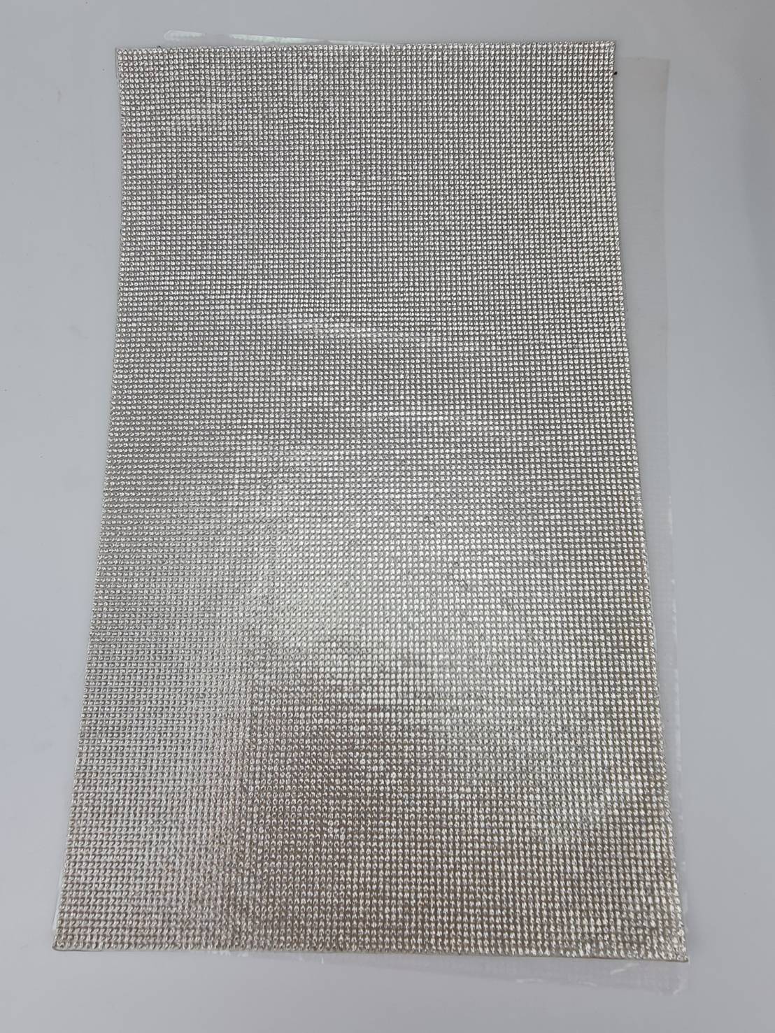 เพชรแผ่นรีดร้อน(hot Fix) ขนาด 39x23 เซนติเมตรสีขาวขนาดเพชร SS8 (2.4 มิลลิเมตร)สีขาวใส เนื้อคริสตัลแท้ ใช้งานประดับและตกแต่งสามารถตัดได้ด้วยมีด