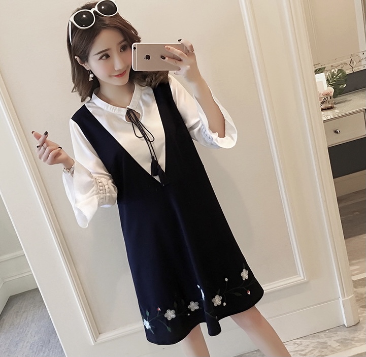 เดรสคลุมท้องแฟชั่นเกาหลี แขน4ส่วน ปลายระบาย เหมือนใส่เอี๊ยม แต่ลายปัก ใส่สวยค่ะ M L XL XXL