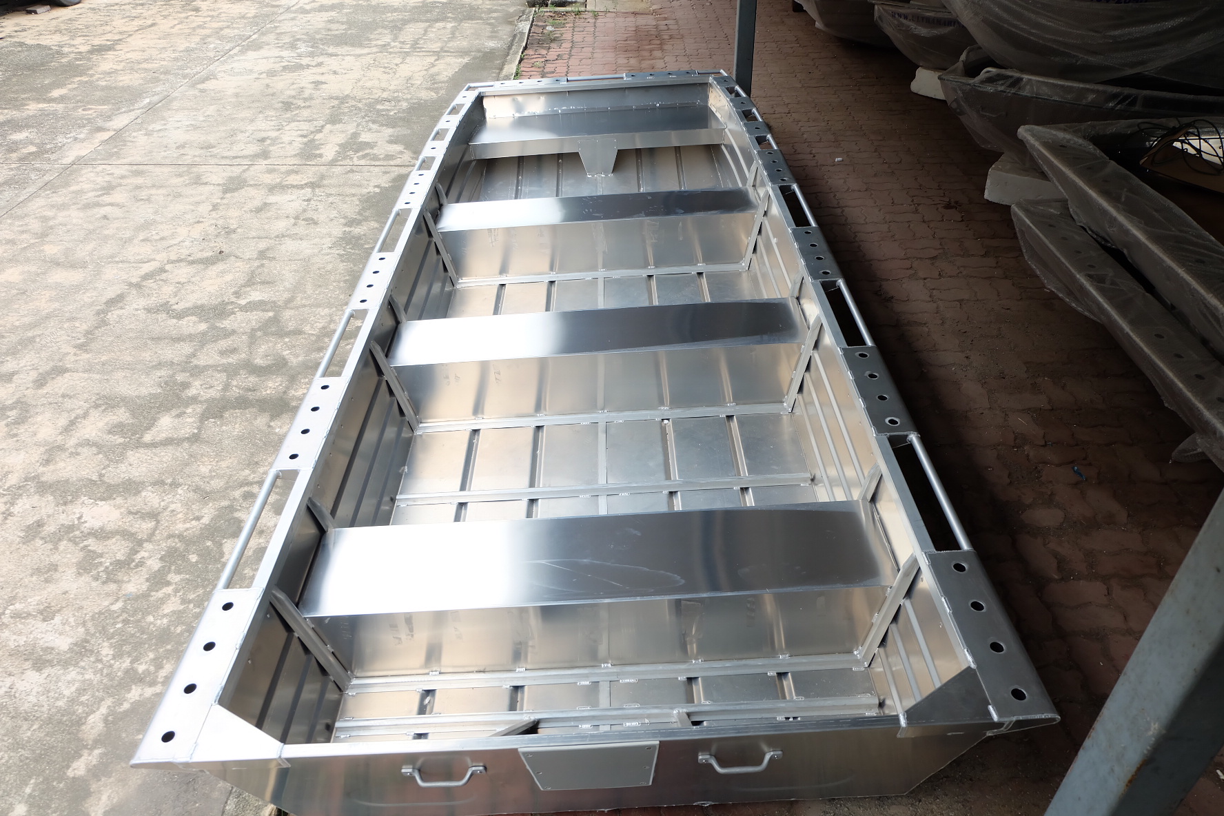 เรือท้องแบนรุ่น AP-AW16 ( ขอบแบน )