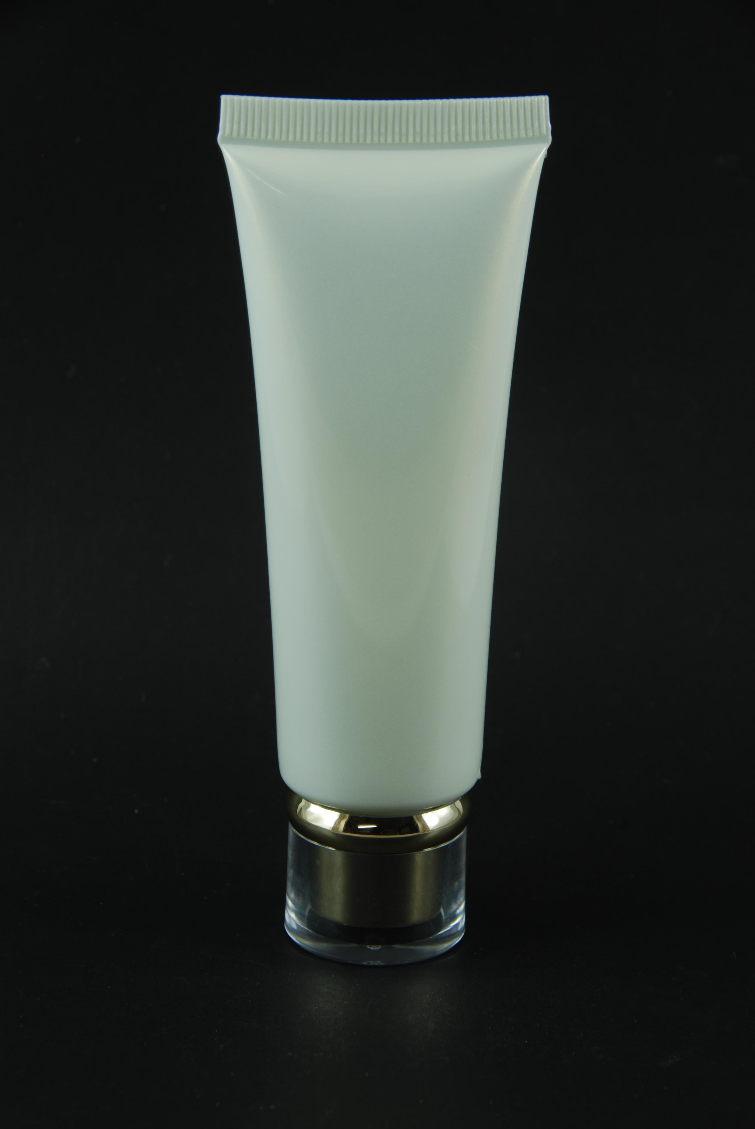 หลอดโฟม 150 กรัม สี ขาว (ฝาเงิน) แพคละ 5 ใบ