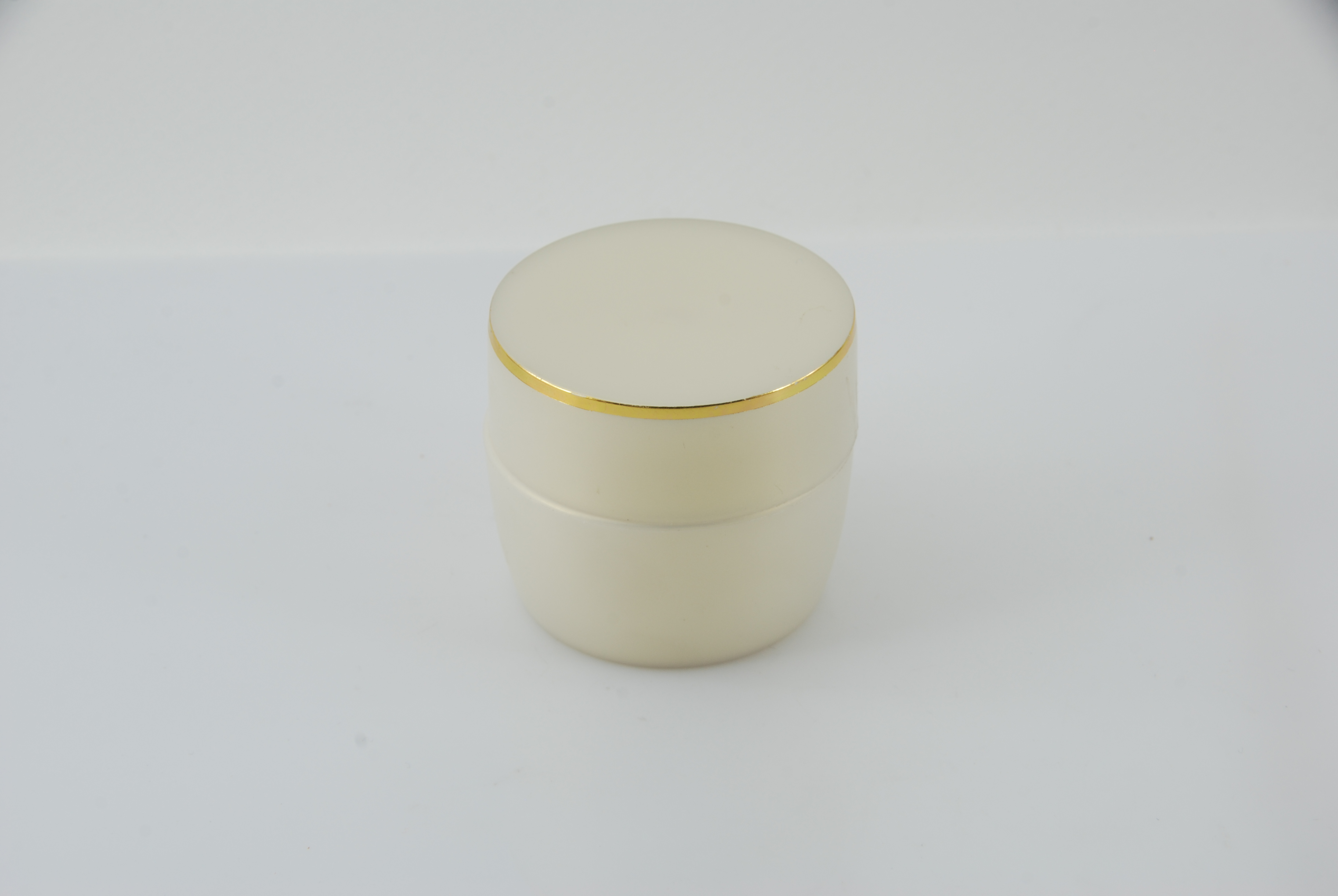 กระปุกครีม (R278) 30 กรัม สี ครีม แพคละ 4 ใบ