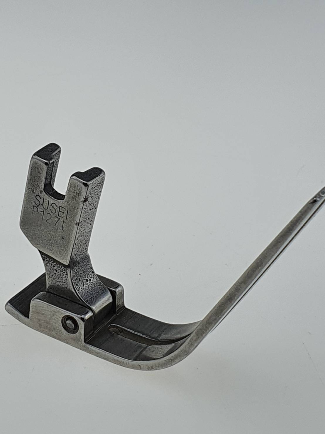 ตีนผีเย็บผ้าหนา ผ้าวน (P127L) สำหรับจักรเย็บผ้าอุตสาหกรรม ใช้งานง่าย เย็บดี วัสดุแข็งแรงทนทาน ใช้งานได้ยาวนาน