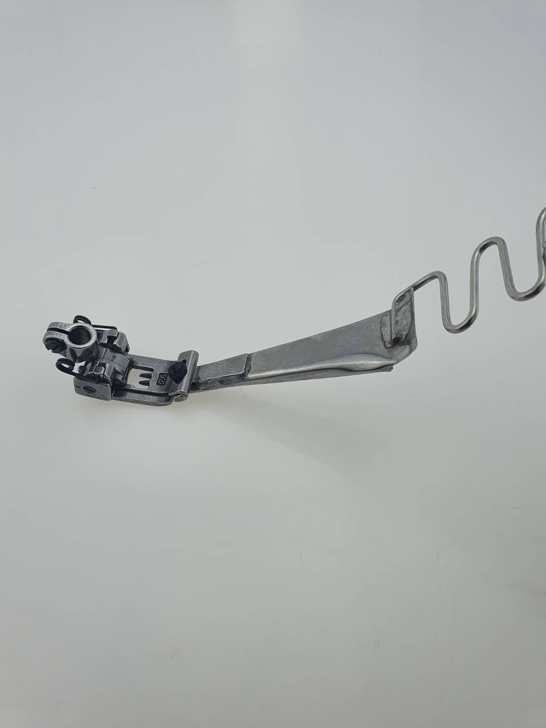 ตีนผีกุ้นจักรลาอุตสาหกรรมแถบผ้า ตีนผีกุ๊นแถบผ้า เช่น กางเกงวอม แถบเส้นบนเสื้อและกางเกงใช้กับจักรลาอุตสาหกรรม