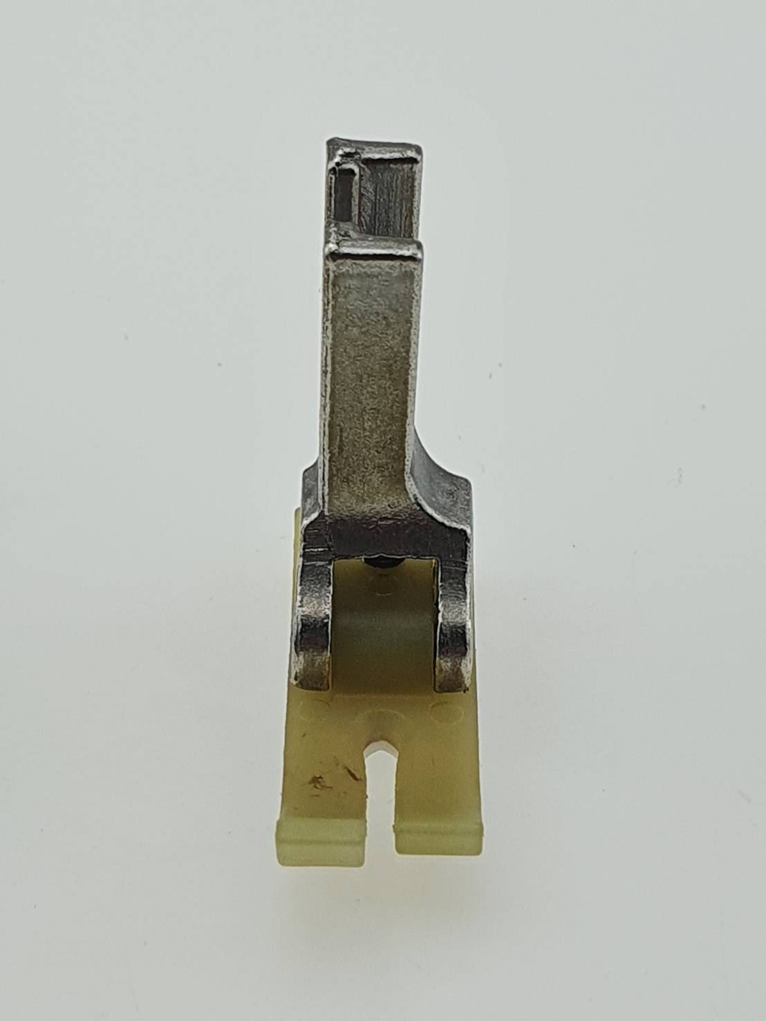 ตีนผีพลาสติก ตีนผีเทปล่อน (MT-18) สำหรับจักรเย็บอุตสาหกรรม