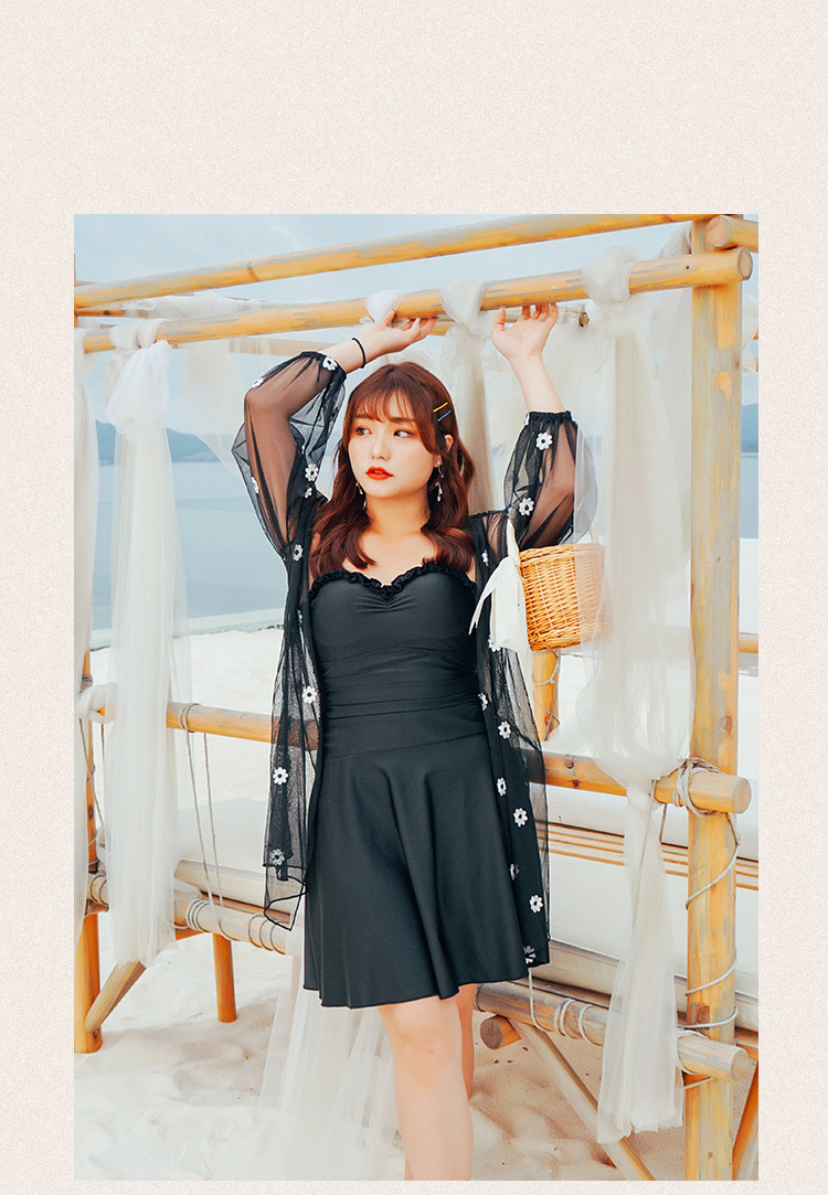 ชุดว่ายน้ำไซส์ใหญ่ 6xl พร้อมส่ง :ชุดว่ายน้ำคนอ้วนชุดเที่ยวทะเลสีดำถักสายด้านหลัง set 3ชิ้นมีชุด กางเกงขาสั้นและเสื้อคลุมสีดำแบบสวยsexy มากๆจ้า:รอบอก40-46นิ้ว เอว32-42นิ้ว สะโพก40-50นิ้ว เสื้อคลุมรอบอกกว้าง48นิ้ว