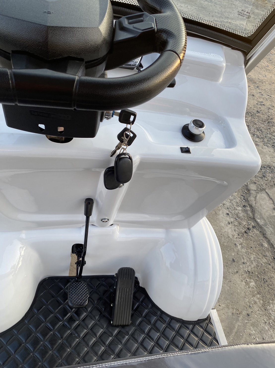 รถกอล์ฟไฟฟ้า 4 ล้อ 6 ที่นั่ง รุ่น M-04T ขับแบบพวงมาลัย